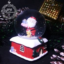 Музыкальный снежный шар «Дед Мороз с подарком» (14см, d8см, подсветка RGB, на батарейках)